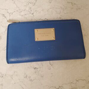 MICHAEL KORS BLUE LEATHER WOMENS WALLET WITH INSIDE ZIPPERED SECTION